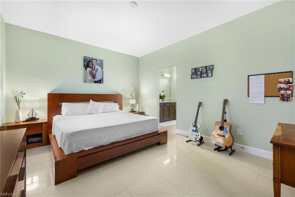 2754 22nd Ave NE, Naples, FL 34120-20