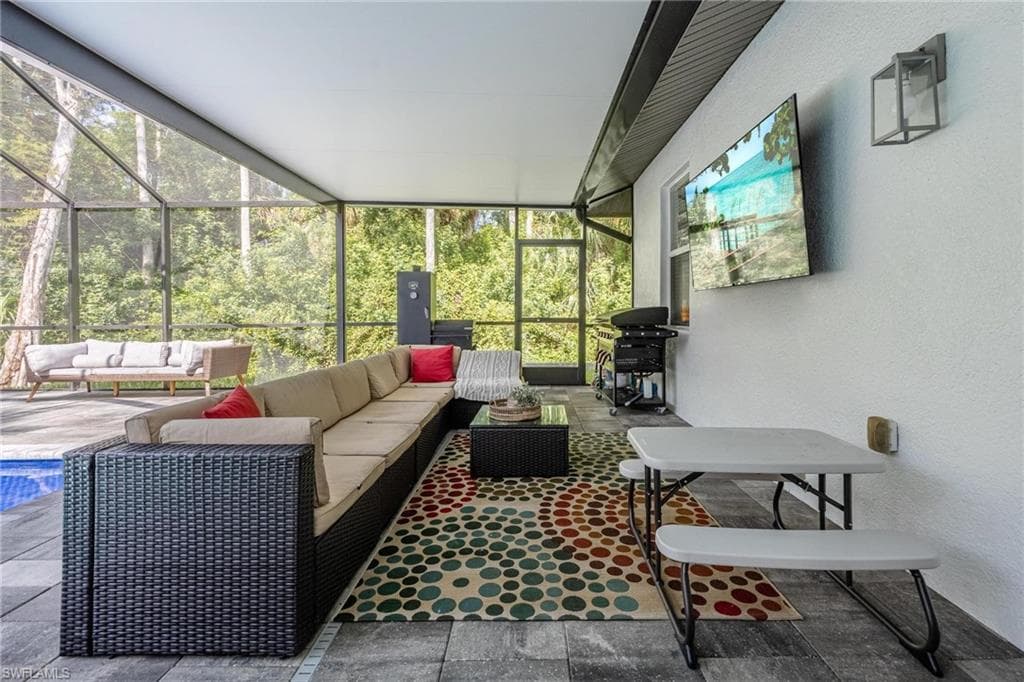 2754 22nd Ave NE, Naples, FL 34120-29