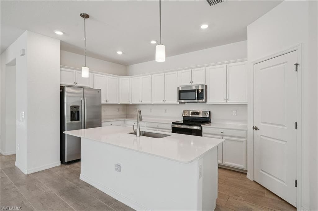 2445 Orchard St, Naples, FL 34120-8