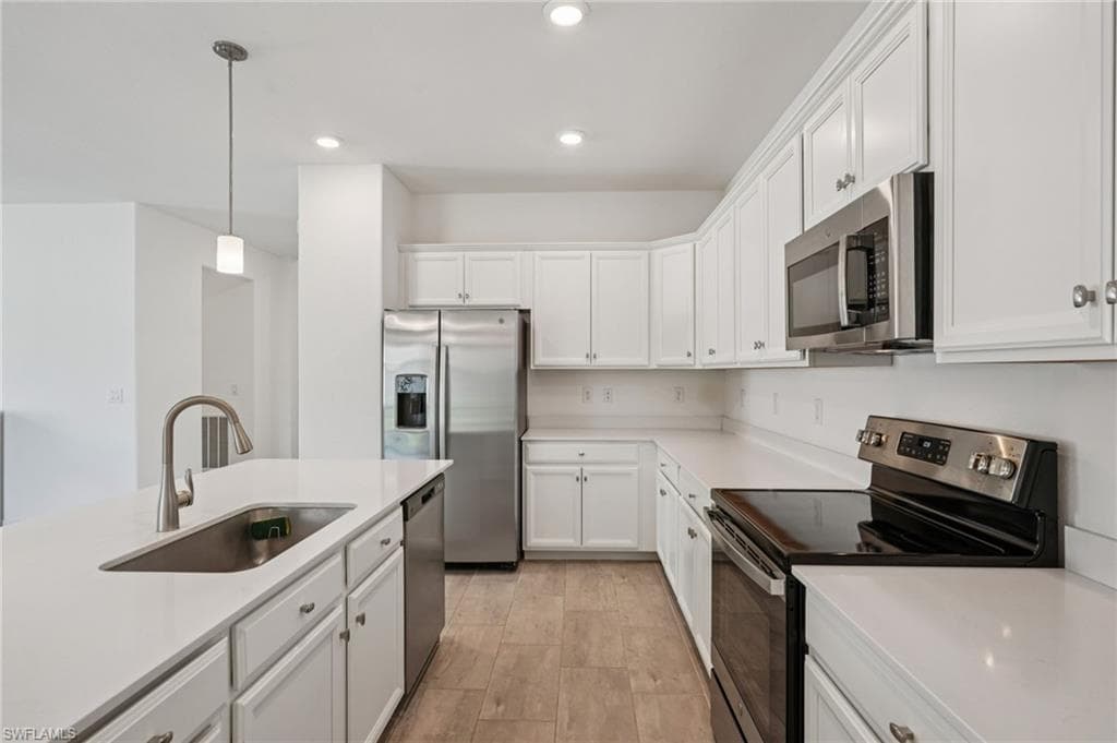 2445 Orchard St, Naples, FL 34120-9