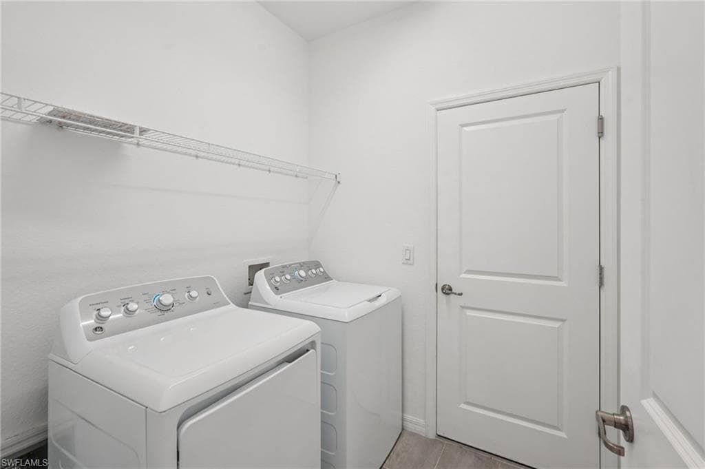 2445 Orchard St, Naples, FL 34120-17