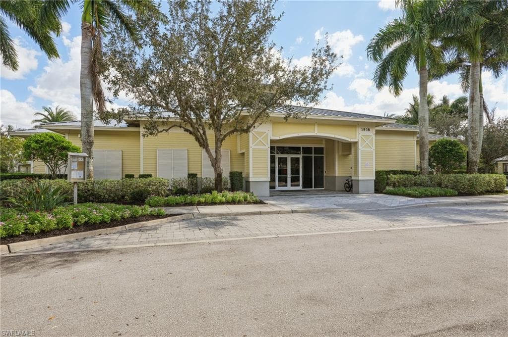 2445 Orchard St, Naples, FL 34120-32