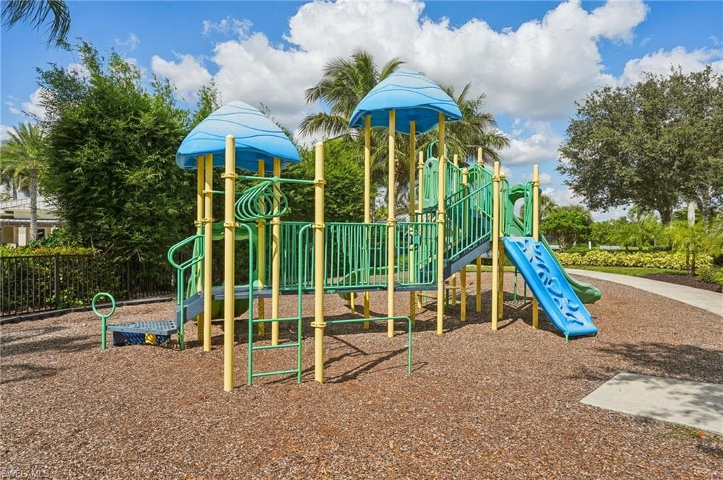 2445 Orchard St, Naples, FL 34120-40