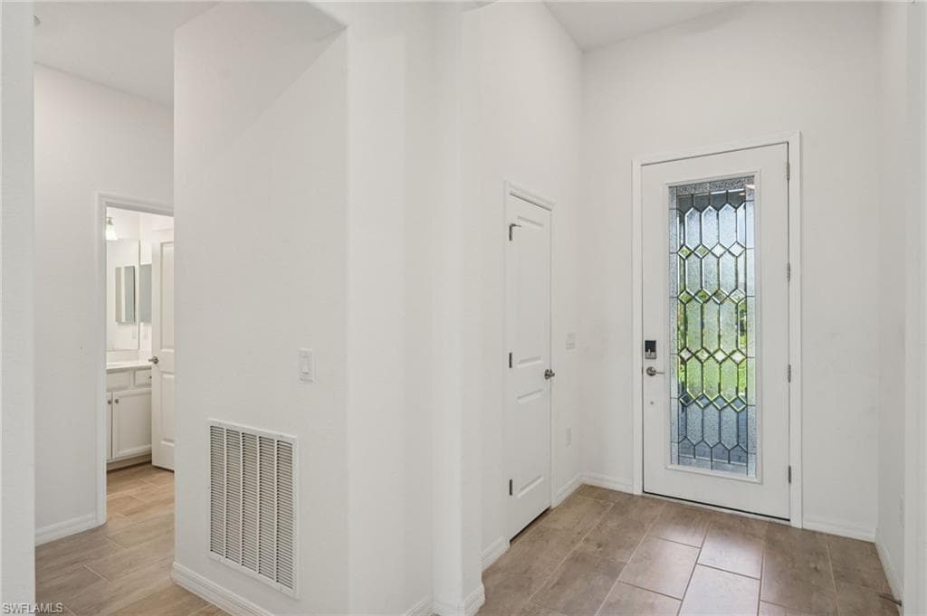 2445 Orchard St, Naples, FL 34120-5