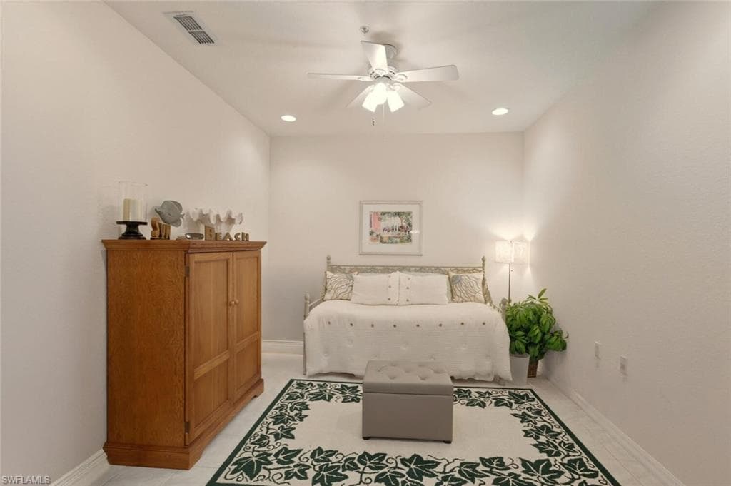 4863 Hampshire Ct 106, Naples, FL 34112-13