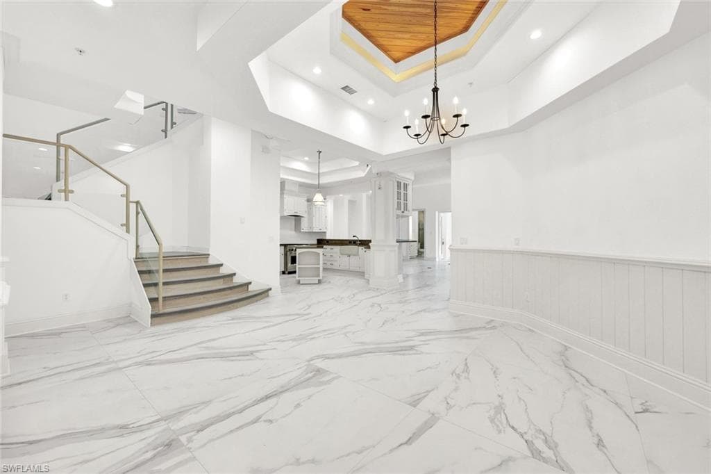 699 Fairway Ter, Naples, FL 34103-8