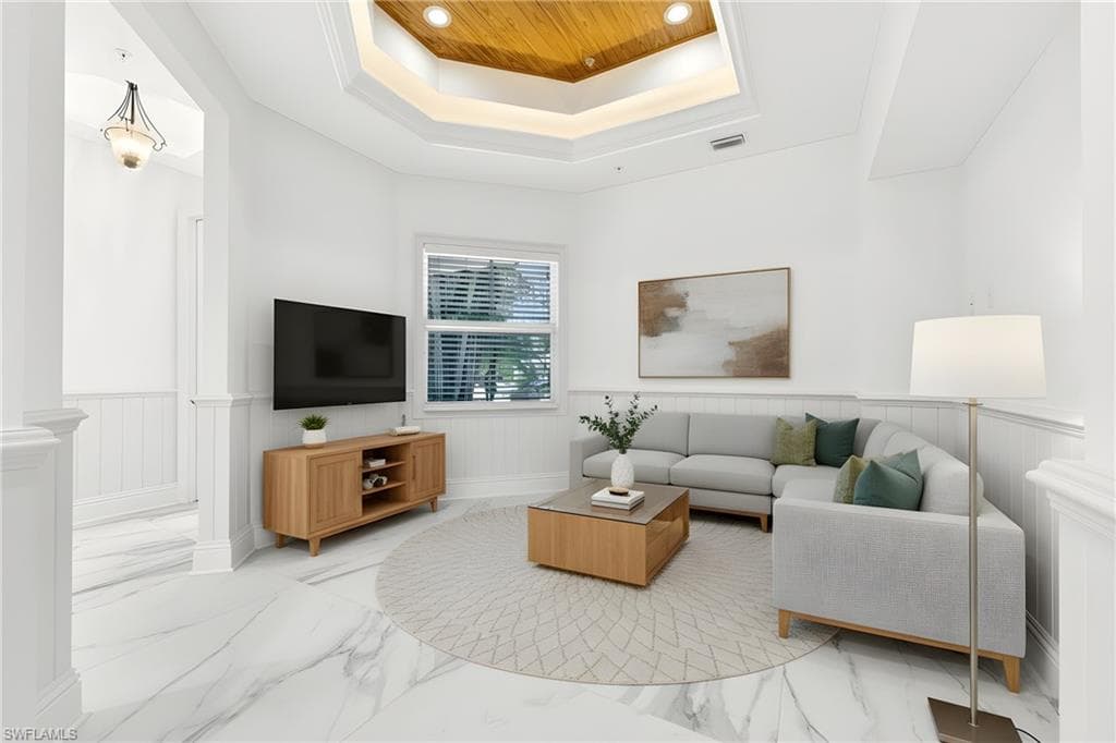 699 Fairway Ter, Naples, FL 34103-10