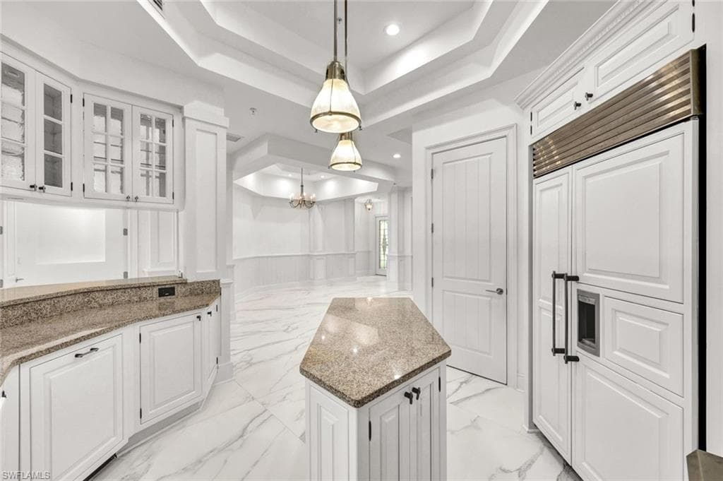 699 Fairway Ter, Naples, FL 34103-12