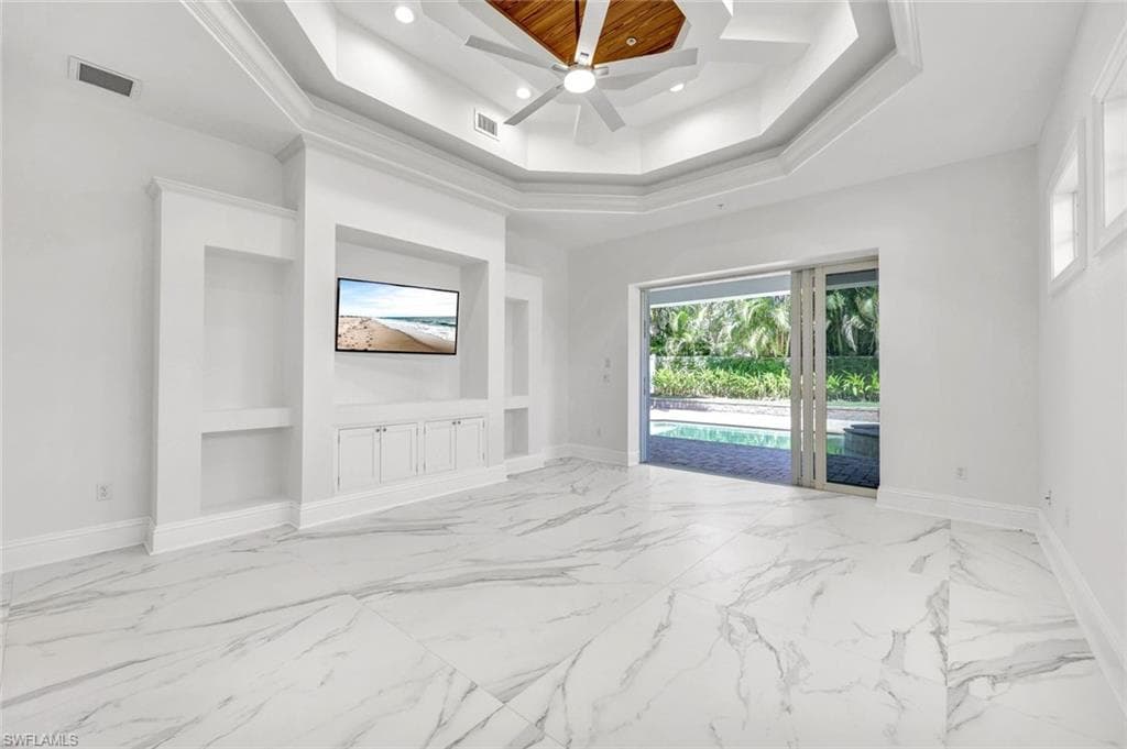 699 Fairway Ter, Naples, FL 34103-17