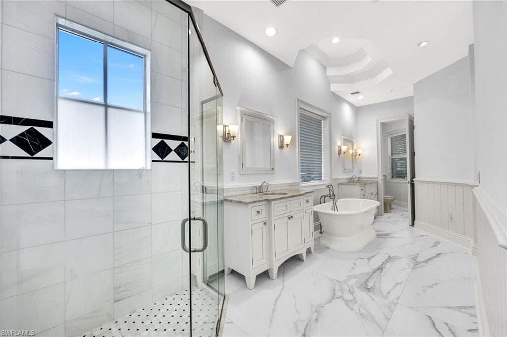 699 Fairway Ter, Naples, FL 34103-20