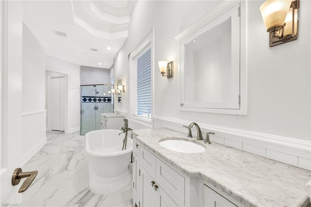 699 Fairway Ter, Naples, FL 34103-21