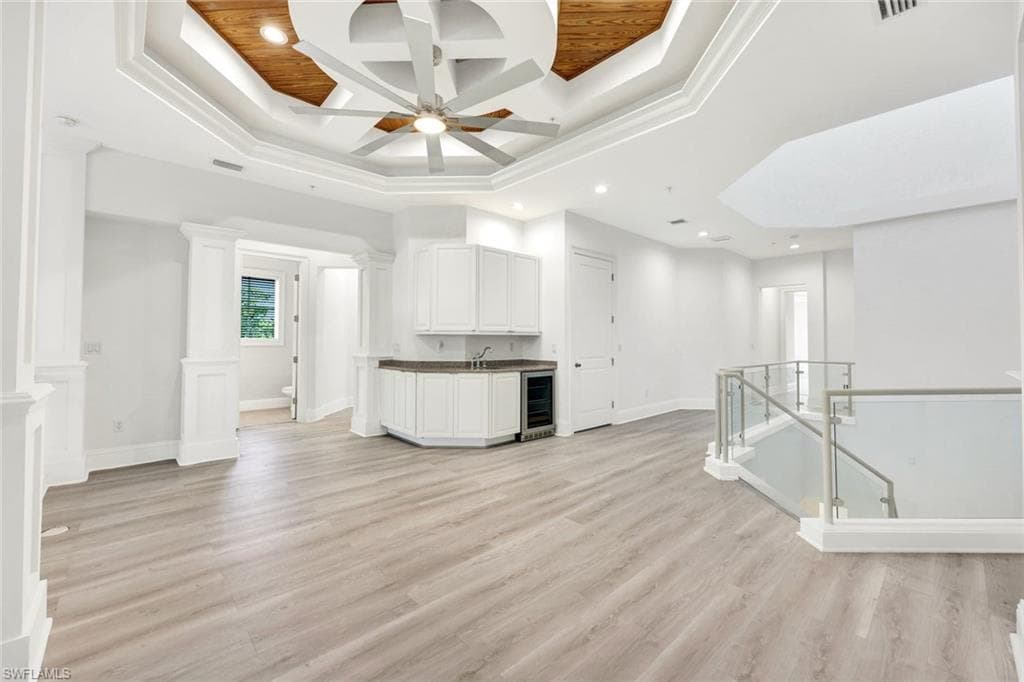 699 Fairway Ter, Naples, FL 34103-22