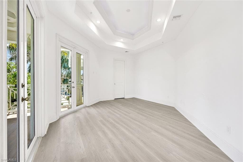 699 Fairway Ter, Naples, FL 34103-30