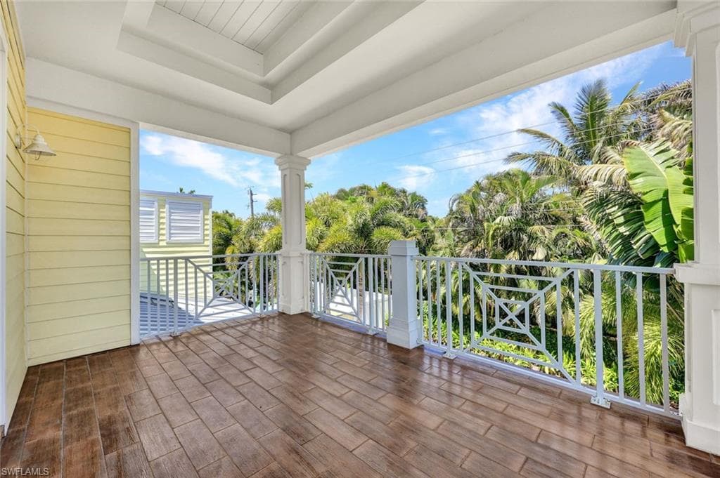 699 Fairway Ter, Naples, FL 34103-34