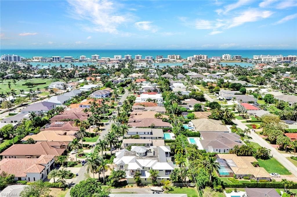 699 Fairway Ter, Naples, FL 34103-42