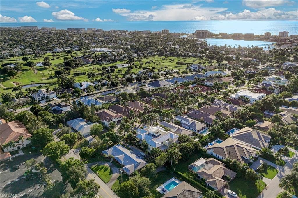 699 Fairway Ter, Naples, FL 34103-45