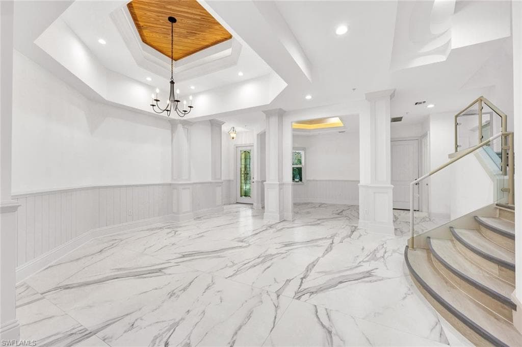 699 Fairway Ter, Naples, FL 34103-6