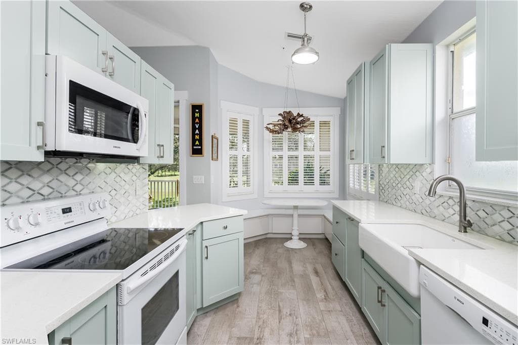 650 Lalique Cir 308, Naples, FL 34119-1