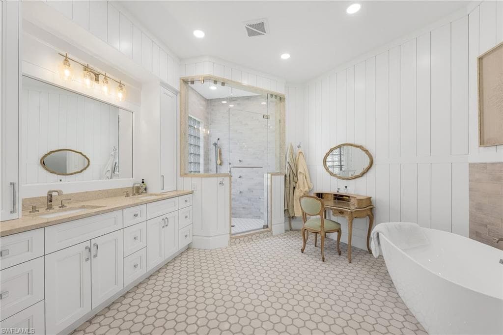 5092 Cerromar Dr, Naples, FL 34112-24