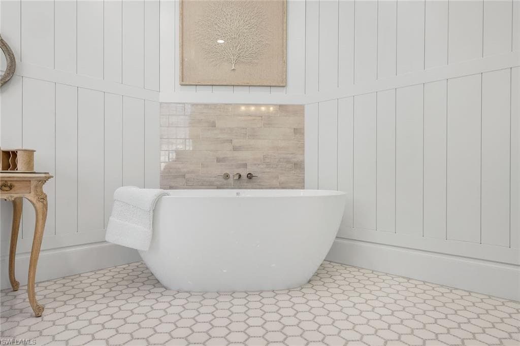 5092 Cerromar Dr, Naples, FL 34112-26