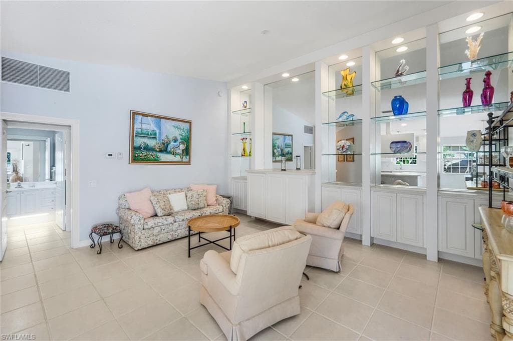 4251 Redonda Ln, Naples, FL 34119-8