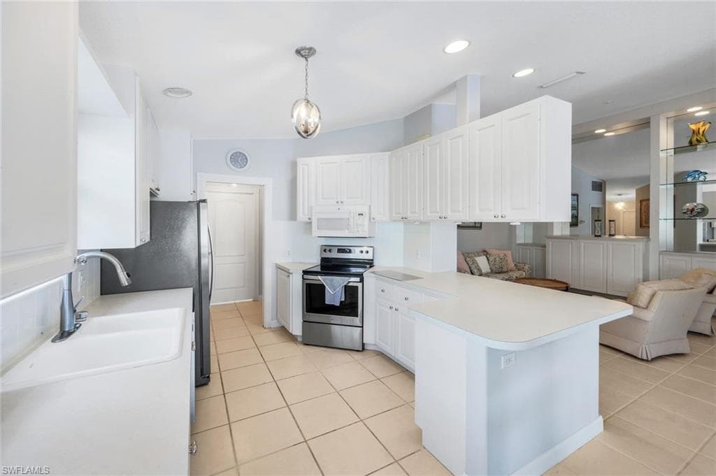 4251 Redonda Ln, Naples, FL 34119-9