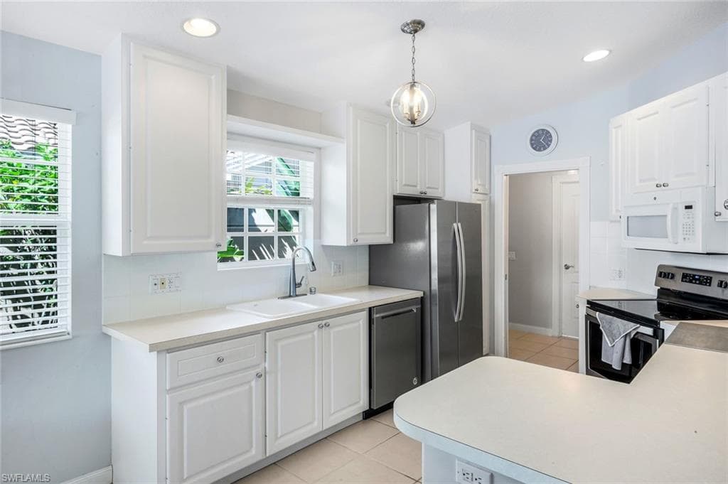 4251 Redonda Ln, Naples, FL 34119-10