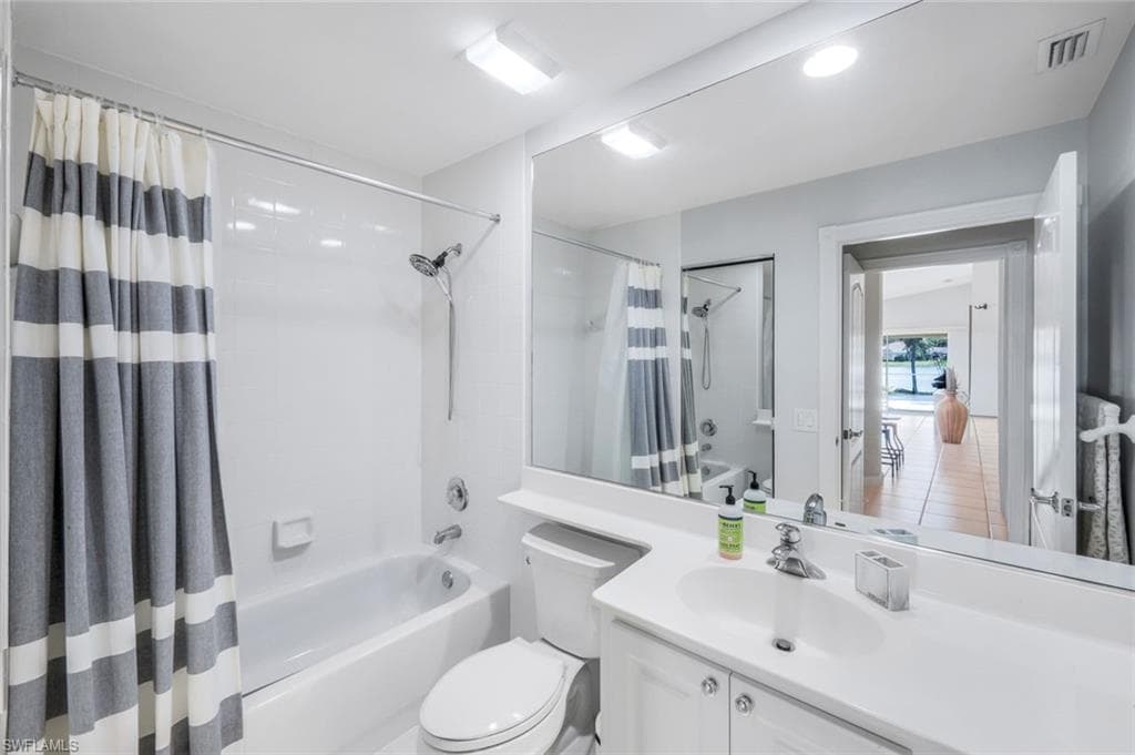 4251 Redonda Ln, Naples, FL 34119-23