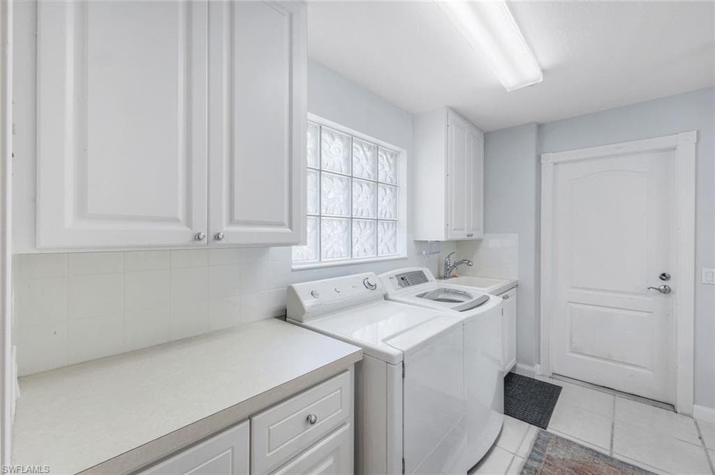 4251 Redonda Ln, Naples, FL 34119-24