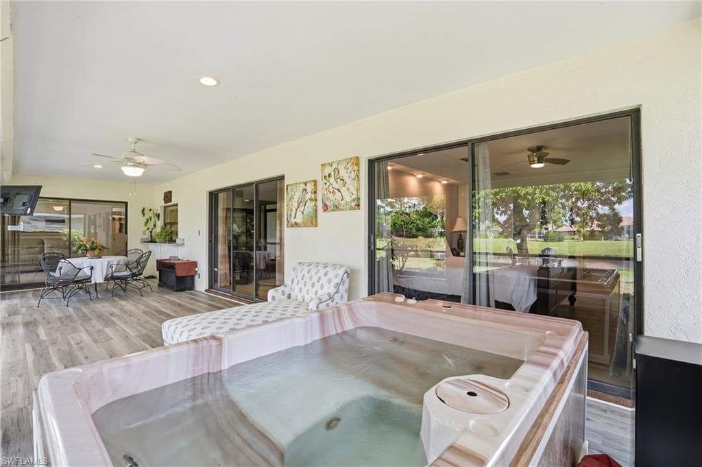 9542 Campbell Cir, Naples, FL 34109-11