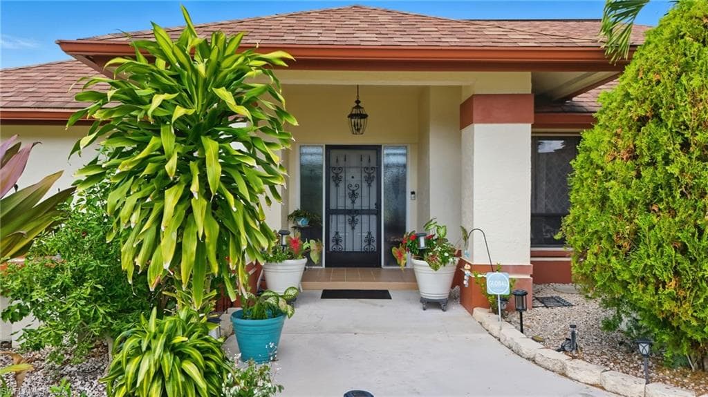 9542 Campbell Cir, Naples, FL 34109-25