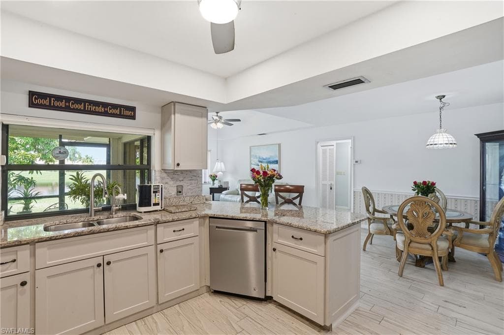 9542 Campbell Cir, Naples, FL 34109-4