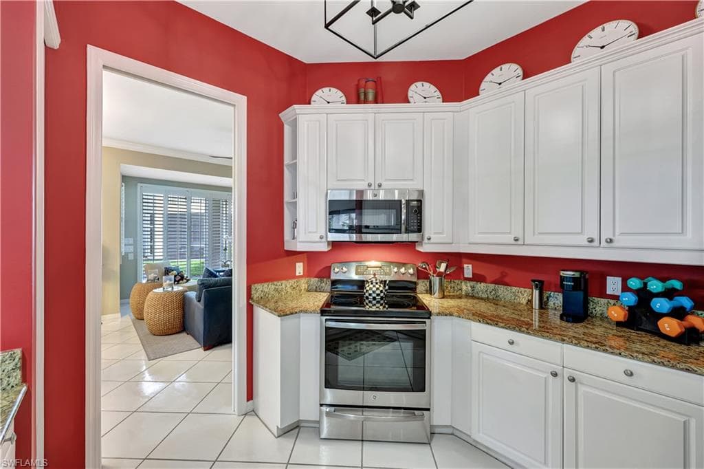 2100 L Ambiance Cir 101, Naples, FL 34108-13