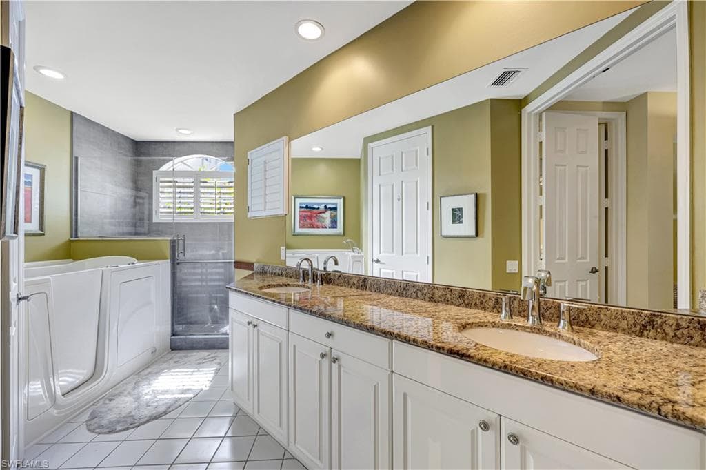 2100 L Ambiance Cir 101, Naples, FL 34108-19