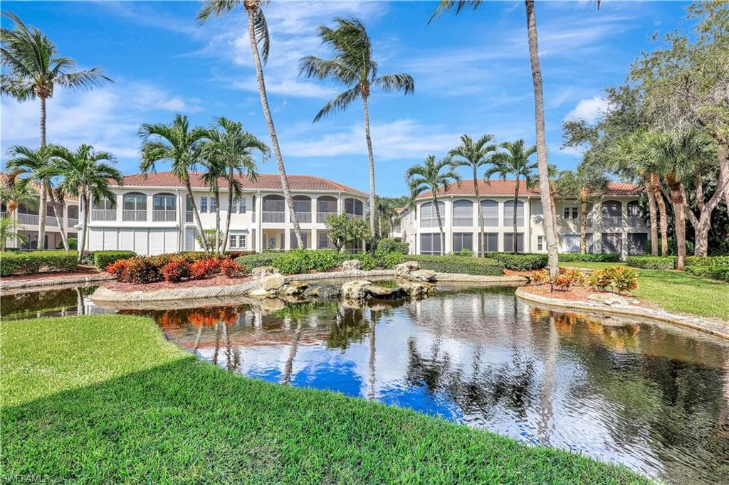 2100 L Ambiance Cir 101, Naples, FL 34108-1