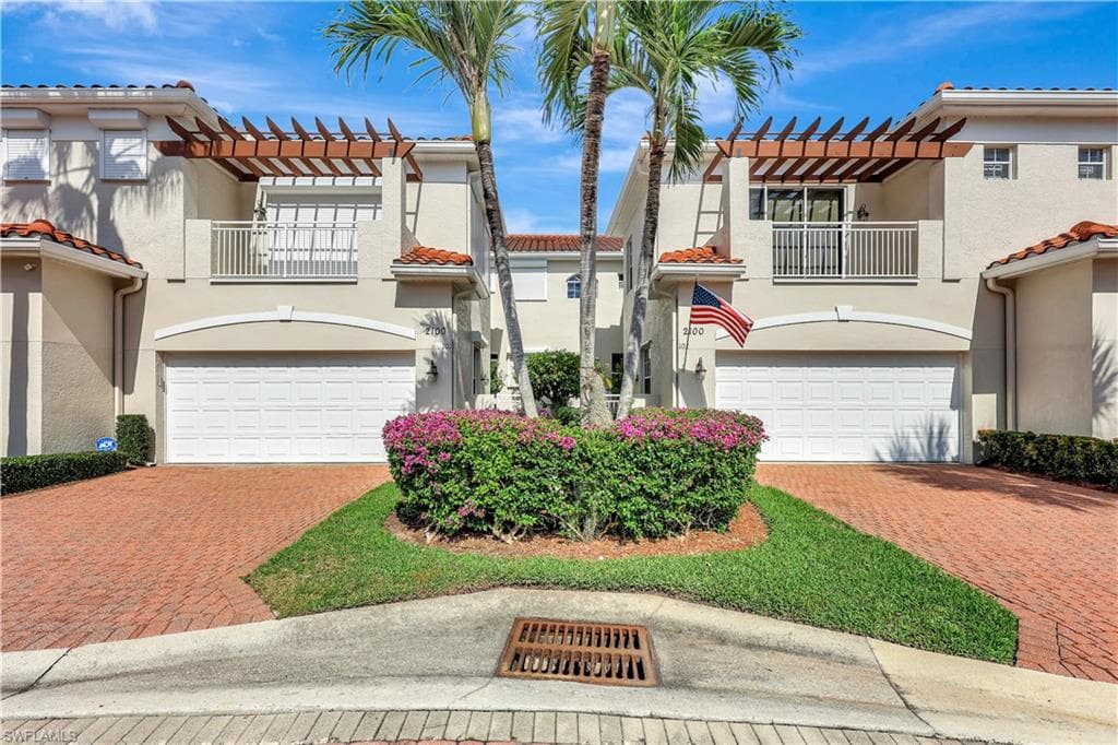 2100 L Ambiance Cir 101, Naples, FL 34108-3
