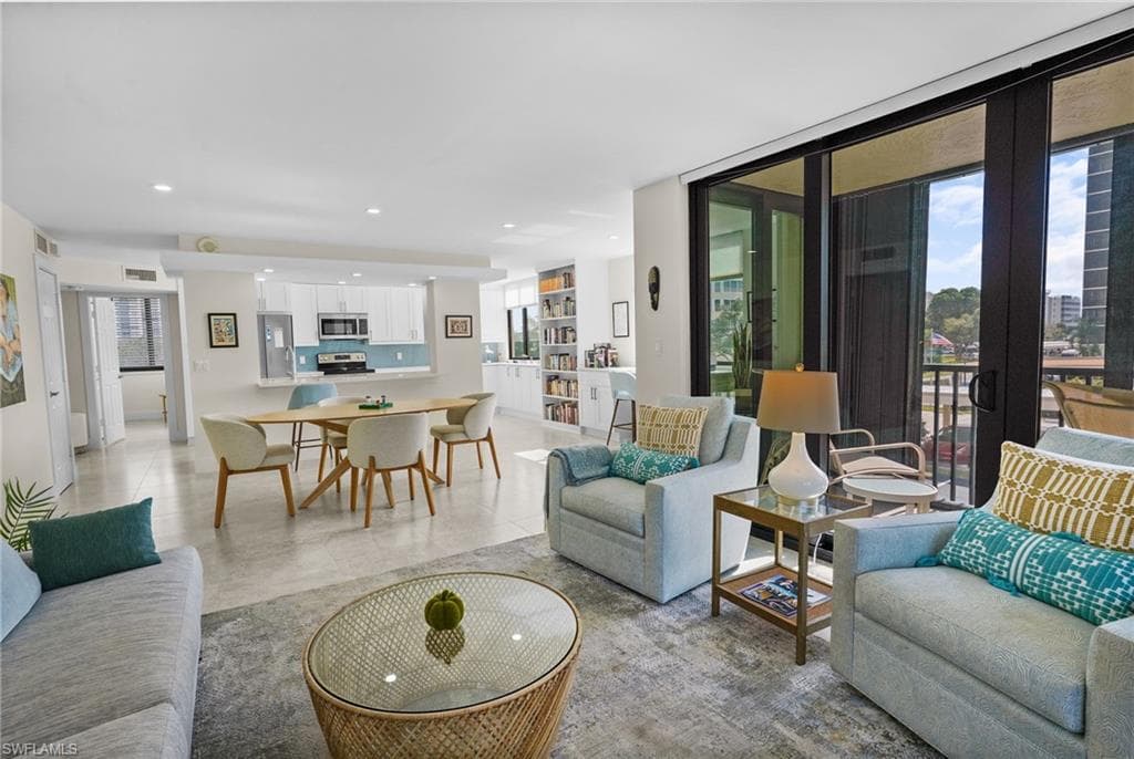 17 Bluebill Ave 101, Naples, FL 34108-9