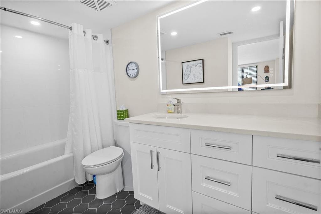 17 Bluebill Ave 101, Naples, FL 34108-21