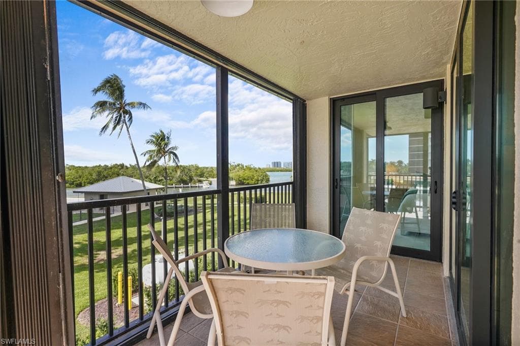 17 Bluebill Ave 101, Naples, FL 34108-25