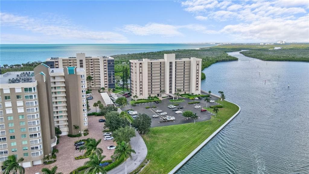 17 Bluebill Ave 101, Naples, FL 34108-26