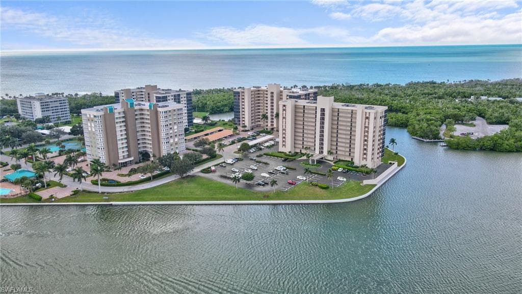 17 Bluebill Ave 101, Naples, FL 34108-27