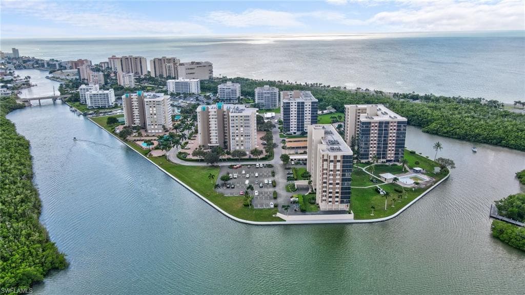 17 Bluebill Ave 101, Naples, FL 34108-28