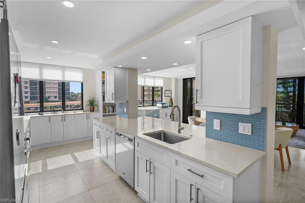 17 Bluebill Ave 101, Naples, FL 34108-2