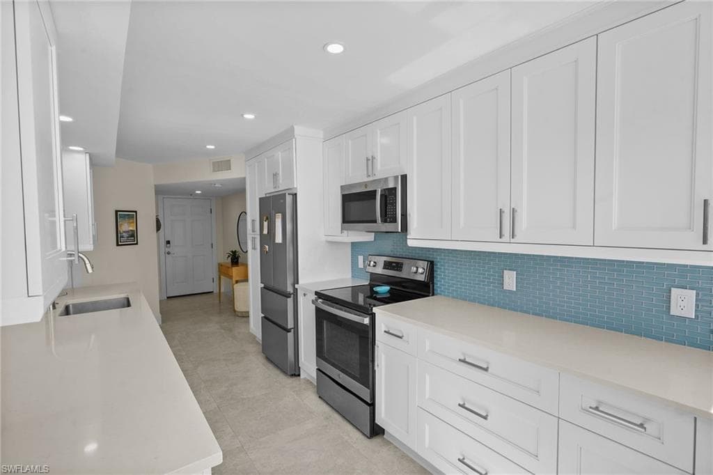 17 Bluebill Ave 101, Naples, FL 34108-3