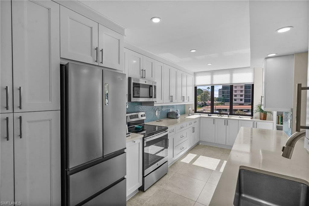 17 Bluebill Ave 101, Naples, FL 34108-4