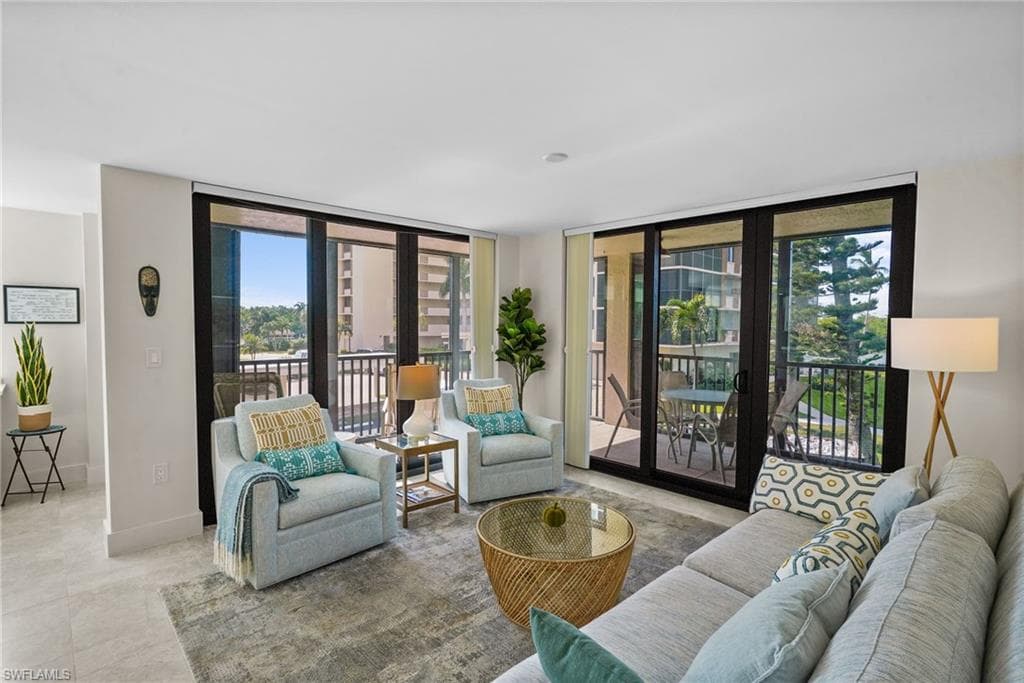 17 Bluebill Ave 101, Naples, FL 34108-7