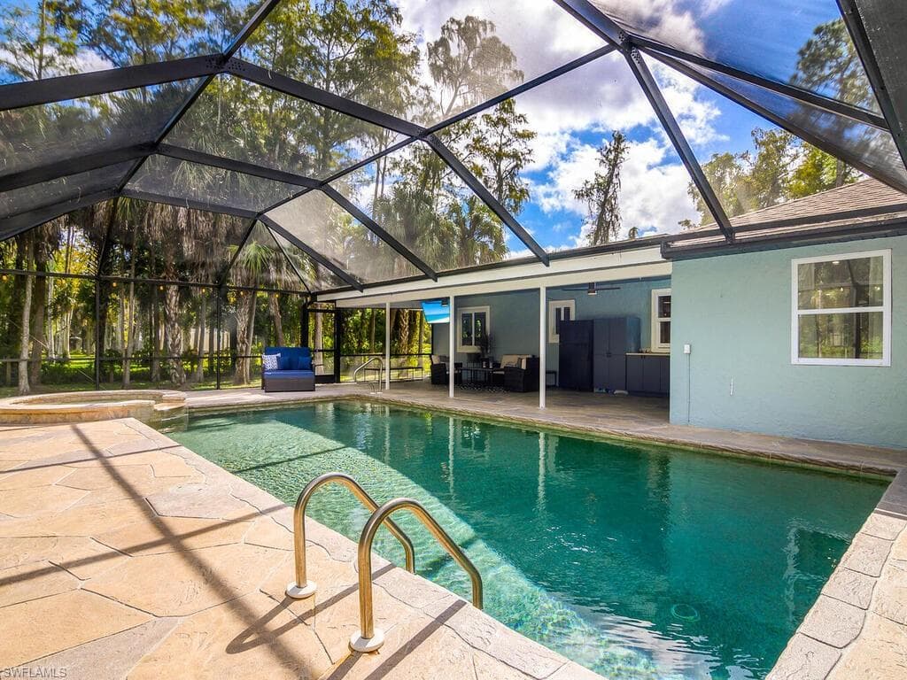 5311 Hickory Wood Dr, Naples, FL 34119-33