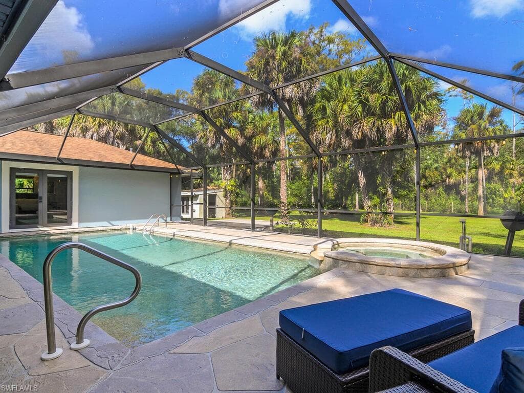 5311 Hickory Wood Dr, Naples, FL 34119-35