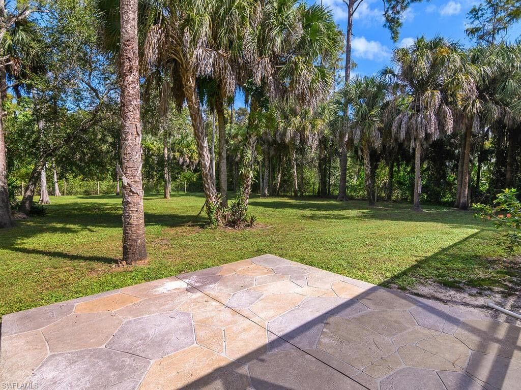5311 Hickory Wood Dr, Naples, FL 34119-37