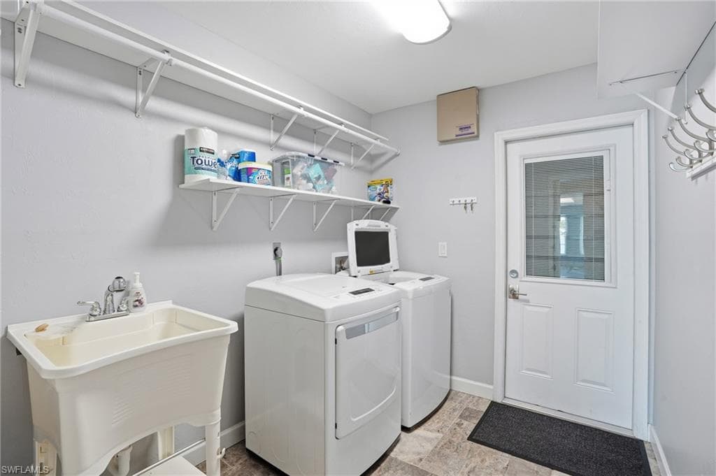 6735 Plantation Manor Loop, Fort Myers, FL 33966-38